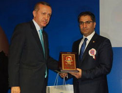 Uludere kaymakamı ödüllendirildi