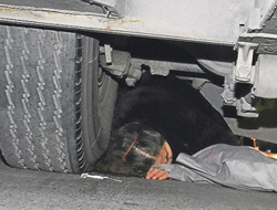 Otobüsün altında can pazarı