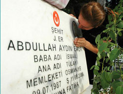 Şehit oğlu için eşinden boşanıyor!