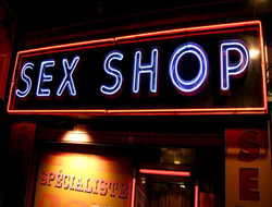 Çekmecesinde cinsel organ buldu