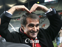 Şenol Güneş'in ilginç hali!