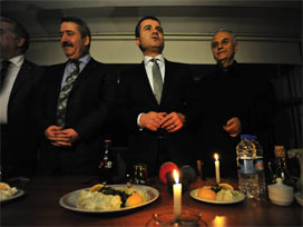 Bakan Kılıç mum ışığında konuştu