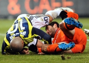 Fener "Belediye" çukuruna düştü