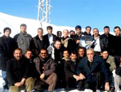 İdamı bekleyen mahkumlar gibiler