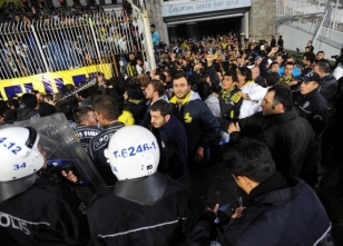 Maçta 'Fenerbahçemiz' pankartı