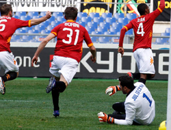 Roma, İnter'i gole boğdu