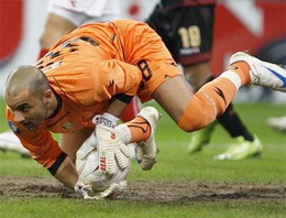 Türk kaleciye ırkçı saldırı yapıldı