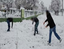 Kar Topu Kavgası büyüdü ve ...