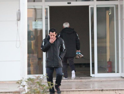 Cuper ayakkabılarını çıkarttı ve...