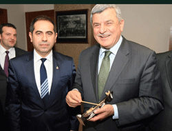 Trabzonlular'dan kemençe hediye