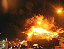 Fabrikada patlama 10 ölü