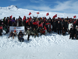 Şehitler için 120 öğrenci yürüdü