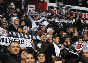 İnönü'de Demirören tezahüratı