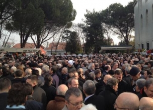 Cenaze töreni değil seçim zirvesi!