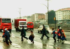 Öğrencilerin ölümden kaçışı