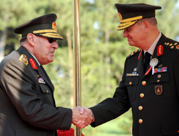 İki komutan hakim karşısında