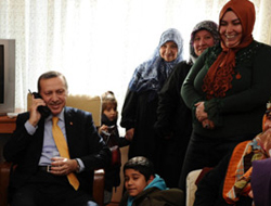 Vatandaşın çay davetini çevirmedi