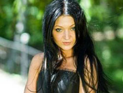 Ağlayan bebeğini 14.kattan attı