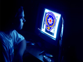 Hackerlar polislerin maillerini çaldı!