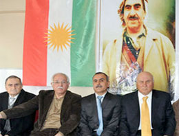 Barzani Diyarbakır'a bayrak çekti