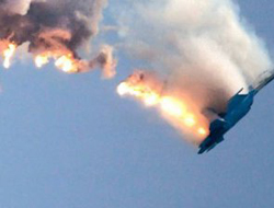 Savaş Uçağı Askeri Üsse Düştü