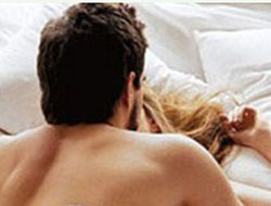 Eşinin yatağının altına verici gizledi