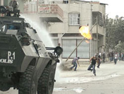 PKK bayrağı açılınca ortalık karıştı