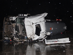 AŞIRI HIZ FELAKETTİR  Trafik kazası