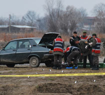 Arabanın yanında ölü bulundu