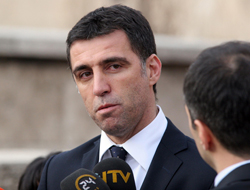 Hakan Şükür'de karar !