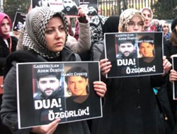 İki gazeteciden hala haber yok!