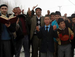 Bıktılar, Güneş duasına çıktılar