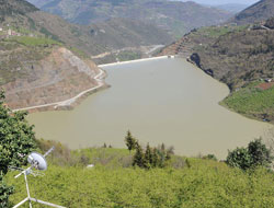 Baraja düştü kayboldu