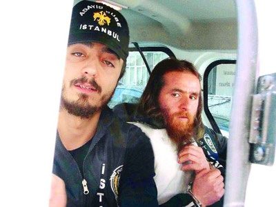 Yeğenlerine kurşun yağdırdı