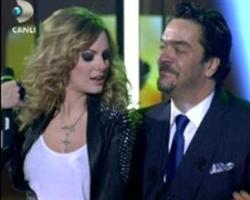 Alexandra otel odasında fenalaştı