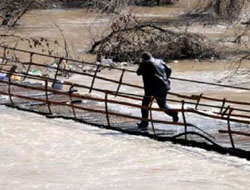Bu köprüden geçmek yürek ister