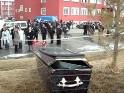 Üniversite önünde tabut paniği