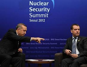 "Esad'la olmaz artık görün"