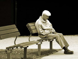 Yaşlılar yatağa bağlanıyor