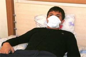 Aylarca boynu kırık dolaştı