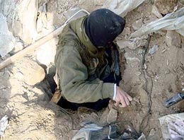 PKK sığınağından çıkana bakın!