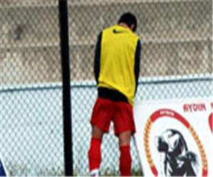 Futbolcu tuvalet bulamayınca!