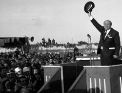 Demirel şapkasını alıp gelemedi