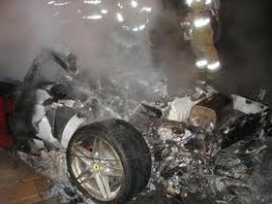 4 araba kundaklandı