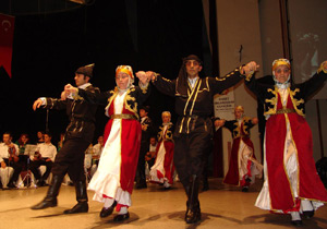 Amerikalılar horon öğrendi!