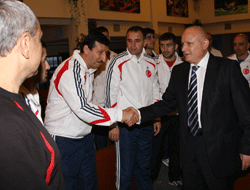 Boksörlere Vali Kızılcık'tan moral