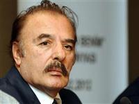 Ferdi Tayfur'a gözyaşı ameliyatı