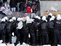 Kayserili taraftarlar bıçaklandı