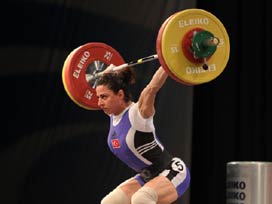 Şimşek altın madalyaya uzandı