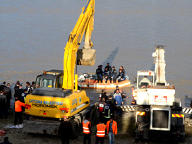 Minibüsten tam 4 ceset çıkartıldı